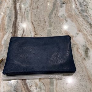 New hand or cross bossy clutch